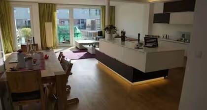 150m² private family home with garden view, close to the center for 6 guests
