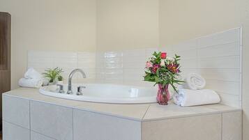Standard Room, 1 King Bed, Jetted Tub (pets not allowed) | Private spa tub