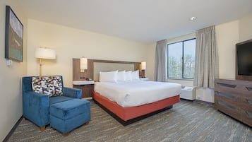 Standard Room, 1 King Bed, Jetted Tub (pets not allowed) | Desk, iron/ironing board, free WiFi, bed sheets
