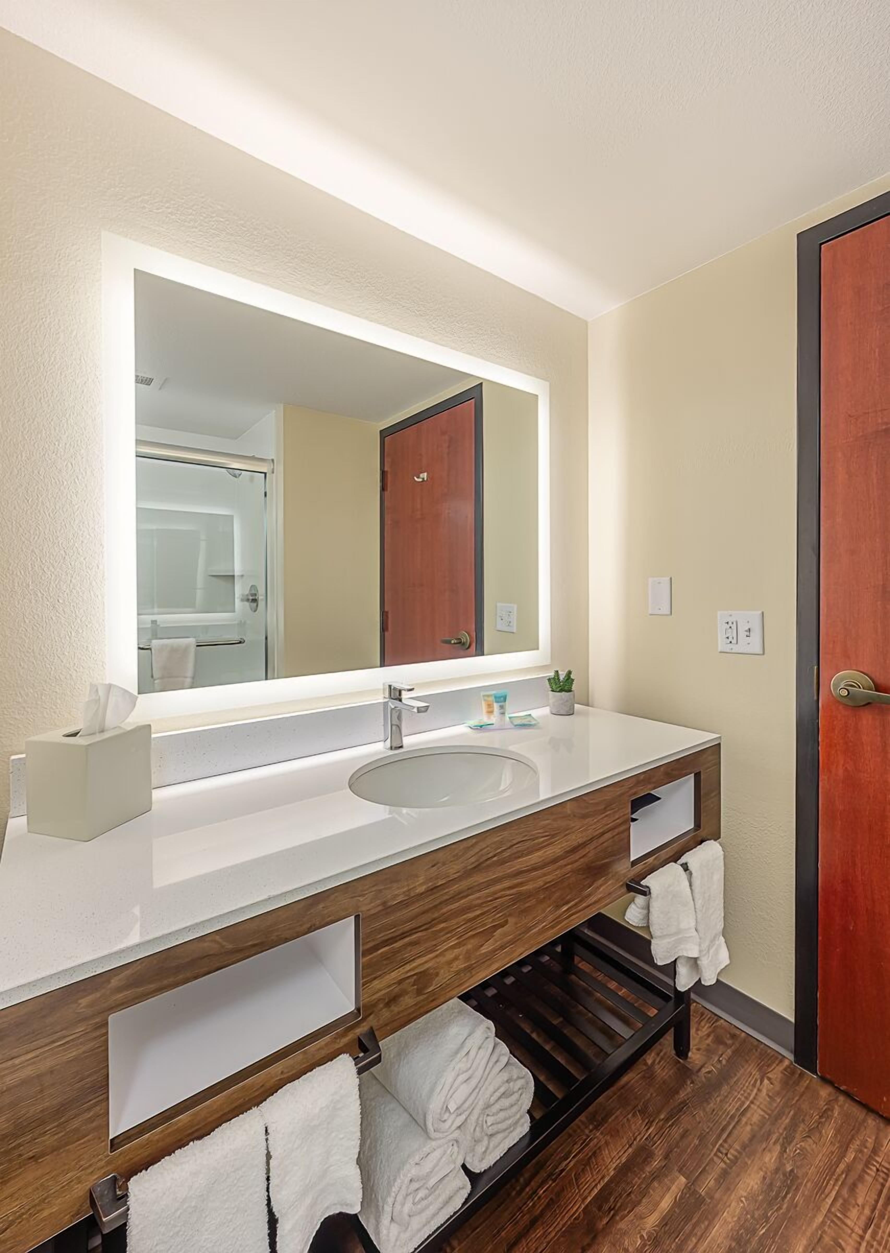 combined shower/bathtub, free toiletries, hair dryer, towels