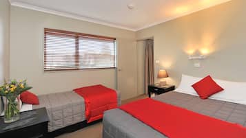 Desk, soundproofing, iron/ironing board, free WiFi