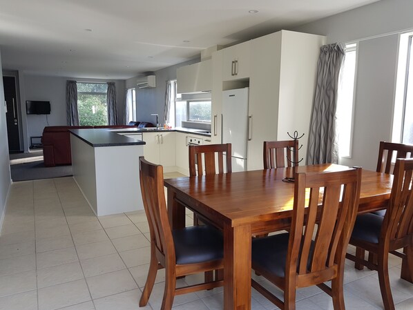 House, 3 Bedrooms, Garden View | In-room dining - Micro villa (Christchurch)