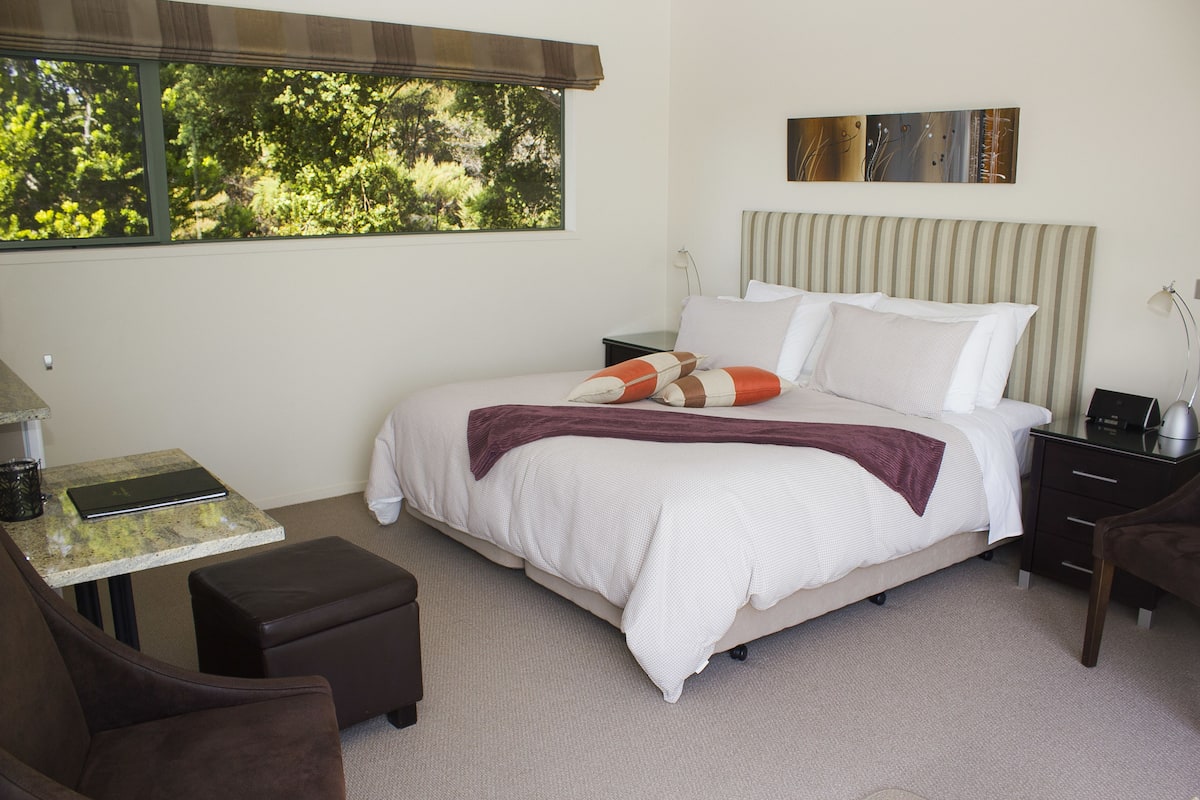 1 bedroom, premium bedding, in-room safe, free WiFi