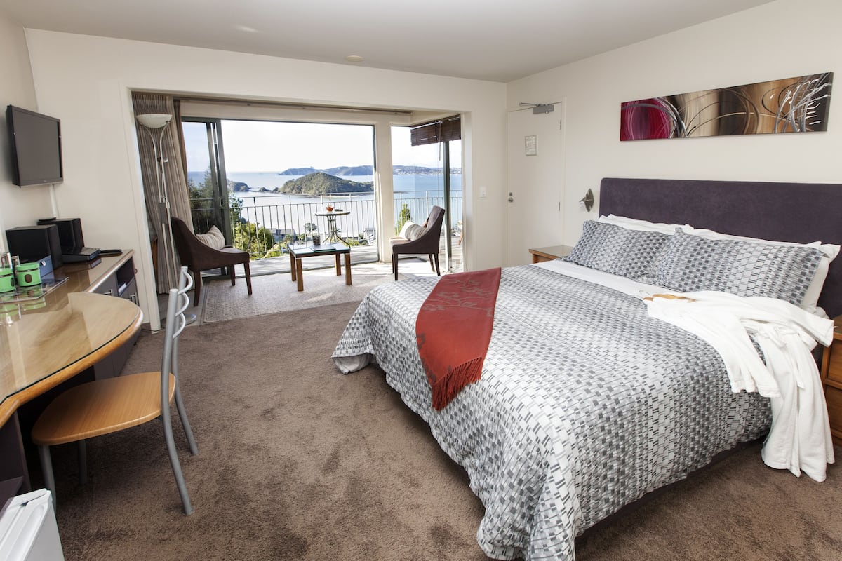 1 bedroom, premium bedding, in-room safe, free WiFi