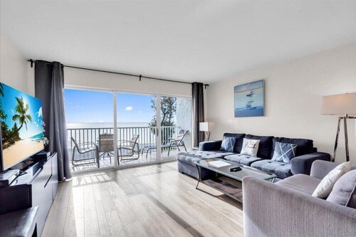 Spektakuläre Ocean View Unit. Komplett renoviert November 2017