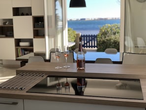 Dining - Large, comfortable villa facing the beach - Fully air-conditioned (Gruissan)