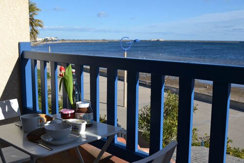 Large, comfortable villa facing the beach - Fully air-conditioned
