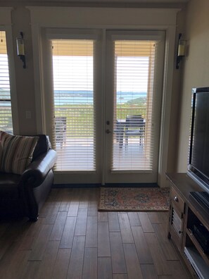 Smart-TV, peis, videospill og DVD-spiller