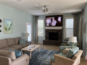 Smart-TV, Kamin, DVD-Player