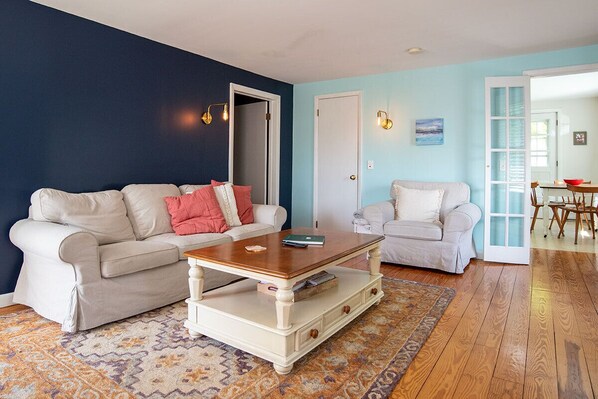 Smart TV, fireplace, offices