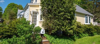 Heart of Lenox Walk to Town Cozy Cottage!