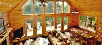 Large Deck & Mountain Views! Starlink Wi-Fi & Discounts!