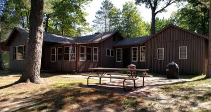Log Cottage on Blue Lake-Fall has arrived!!