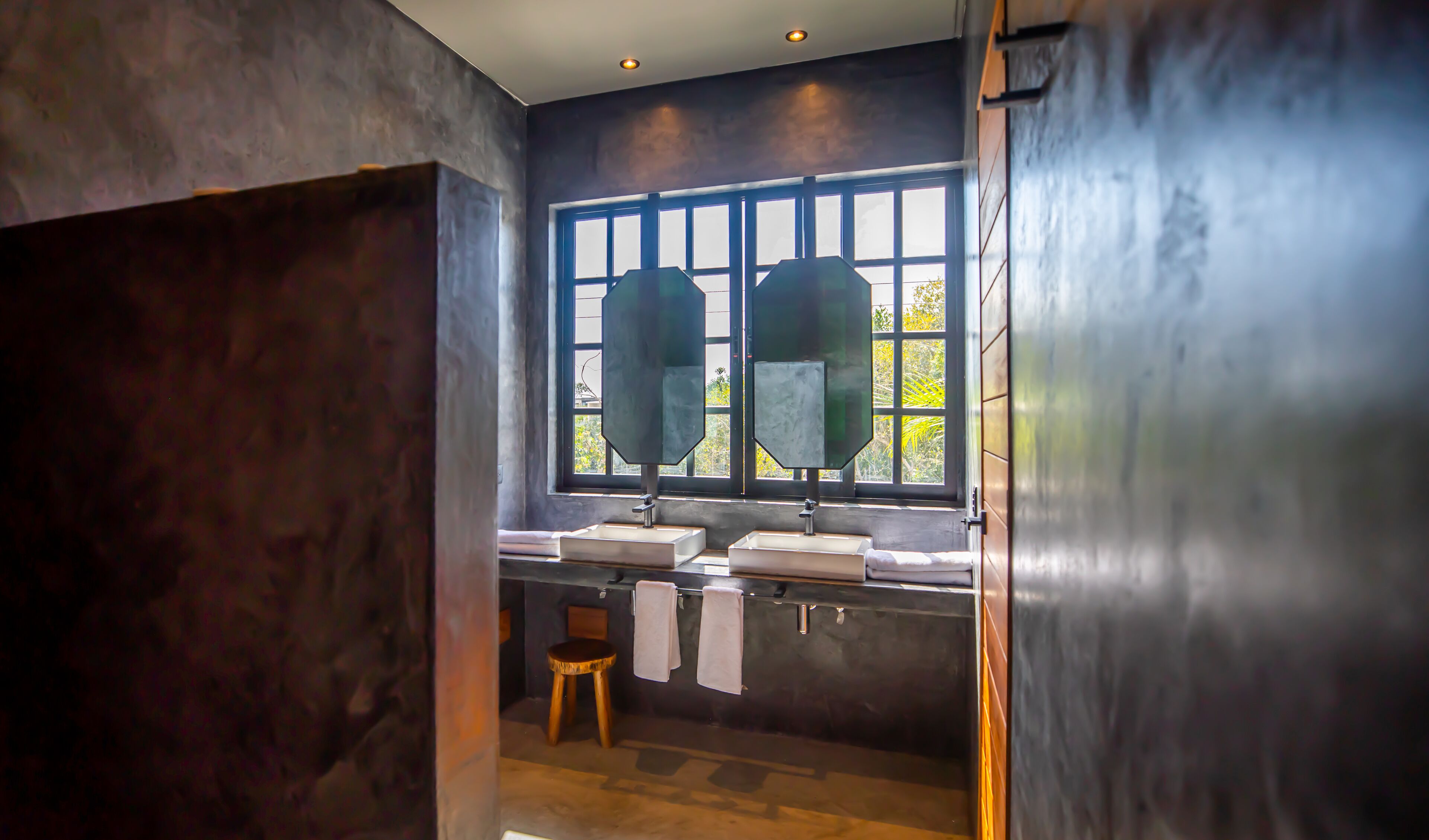 Master Balcony | Baño | Regadera, regadera tipo lluvia, secadora de cabello, toallas 