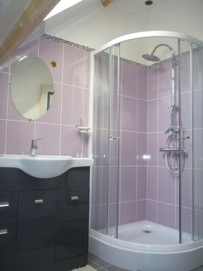 Dusche, Haartrockner, Toilettenpapier
