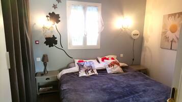 2 slaapkamers, een bureau, een strijkplank/strijkijzer, gratis wifi