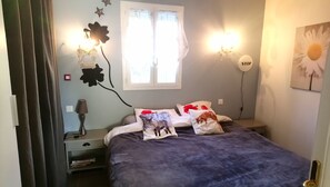 2 bedrooms, desk, iron/ironing board, free WiFi