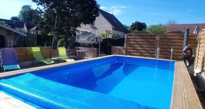 GITE WITH HEATED POOL NEAR ASTERIX AND THE SEA OF SAND, DISNEYLAND PARIS