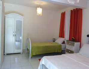 1 chambre, fer et planche Ă repasser, Wi-Fi, draps fournis