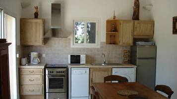 KĂŒhlschrank, Mikrowelle, Ofen, Herdplatte