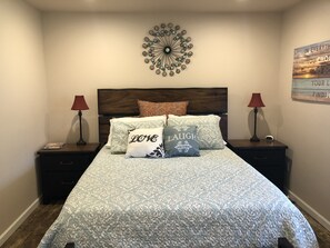 2 bedrooms, pillow-top beds, iron/ironing board, travel cot - Enjoy the creature comforts of a home  (Soldotna)