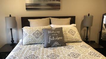 2 chambres, surmatelas, fer et planche Ă repasser, lit parapluie