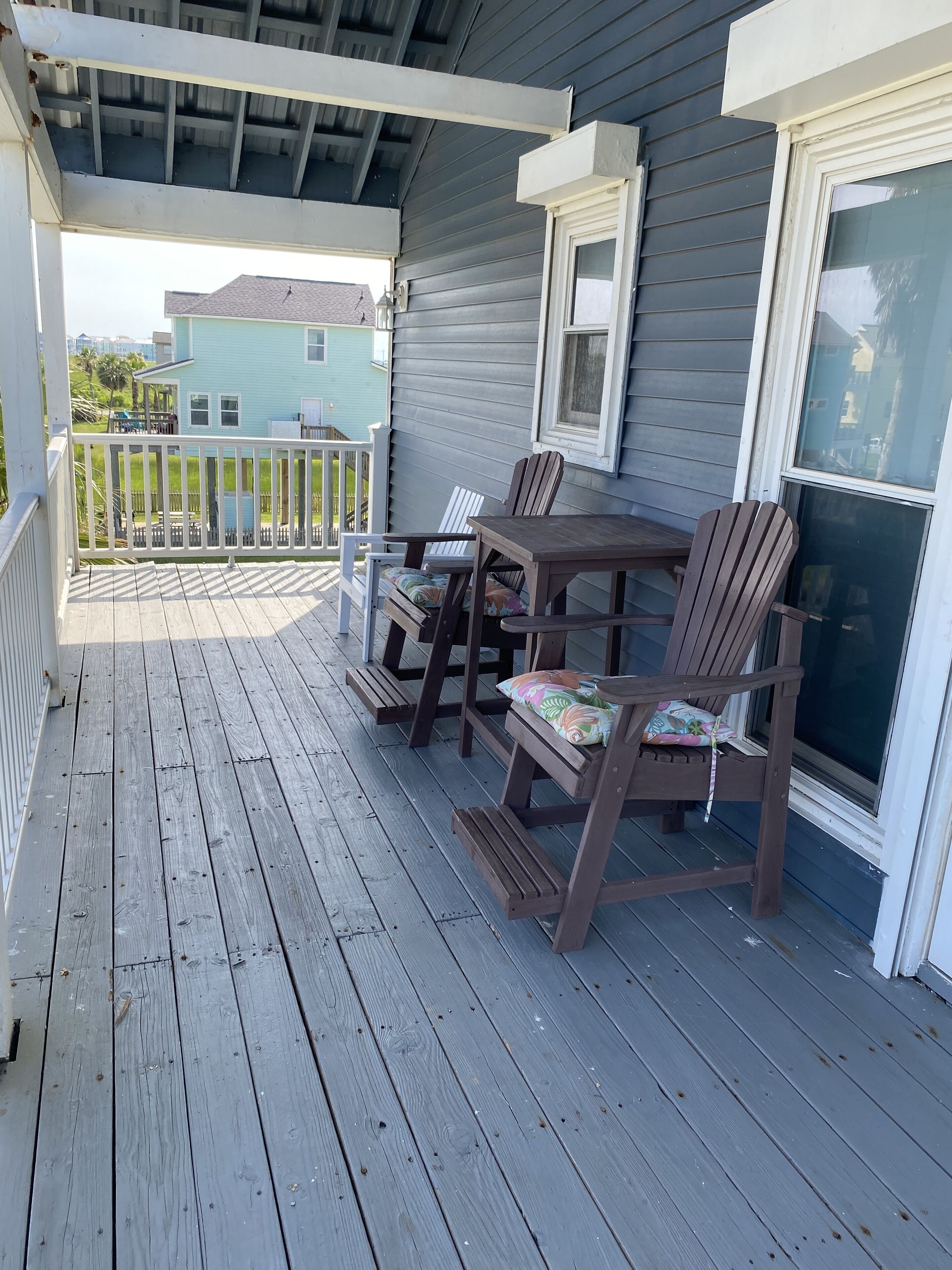 2nd level balcony to catch the beautiful sunrise with your morning coffee.