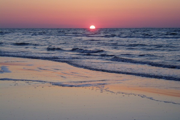 Beach nearby, sun loungers
