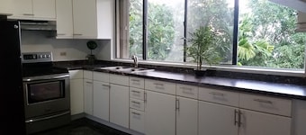 !!Hidden Gem~ 3 bedroom/2 bath OCEAN VIEW HOME SPECIAL