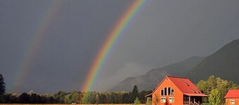 Rainbow House: North Cascades Skagit River Retreat