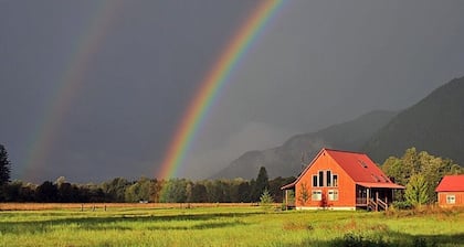 Rainbow House: North Cascades Skagit River Retreat