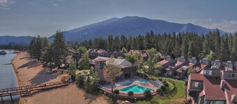 Steps to the Lake & Beach Peaceful Retreat...2 Bed + Loft