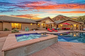 Utendørsbasseng og et oppvarmet basseng