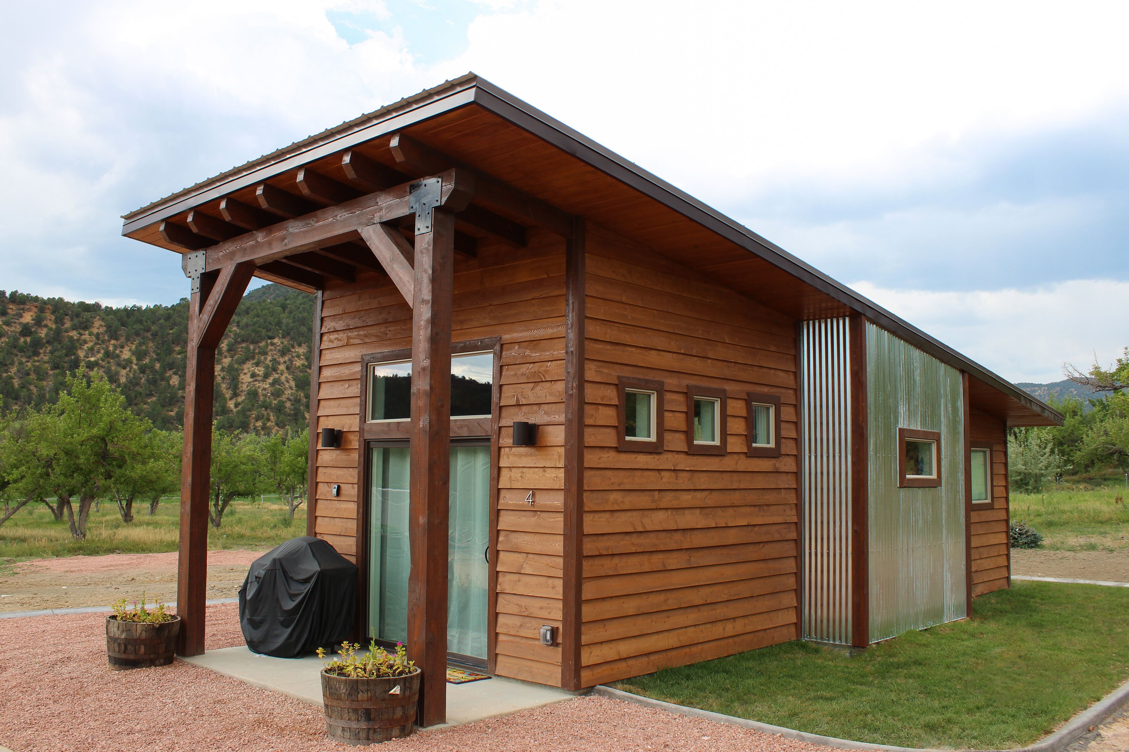 Apple Hollow Tiny House #1 Zion/Bryce Tiny House in apple orchard! Sleeps 4