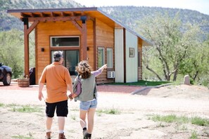 Exterior - Tiny House at Apple Hollow Between Zion and Bryce (Glendale)