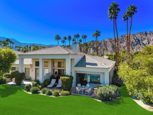 Stay Where the Legends Play - Front Row Fairway Views at PGA West Stadium