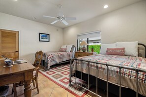 3 bedrooms, desk, iron/ironing board, free WiFi