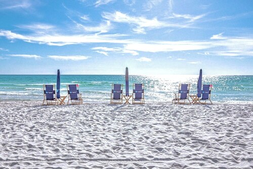 Bright Updated-Family Friendly-Summer Week Discounts-Walk to Beach-Sleeps 8