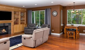 TV, fireplace, DVD player, books