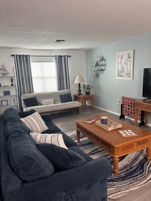 Smart TV, DVD player, livros