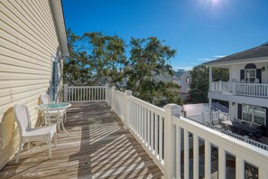 Outdoor dining - 5 BR Beach House in Oceanfront Family Resort (Myrtle Beach)