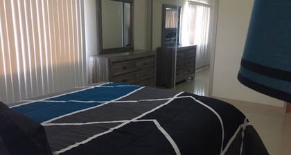 **Must See! Private 2 bedroom/1 Ba Free parking/Free WiFi/3 AC units