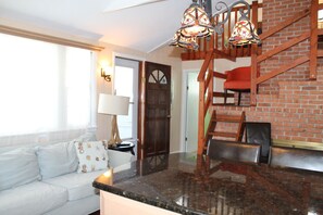 Smart TV, fireplace, DVD player - Cozy, renovated, coastal cottage in the middle of Dewey Beach! Prime location! (Dewey Beach)