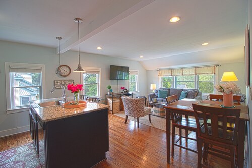 Skaneateles Carriage House - Walking Distance to Village of Skaneateles