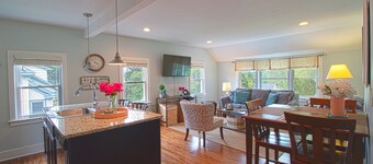 Skaneateles Carriage House - Walking Distance to Village of Skaneateles