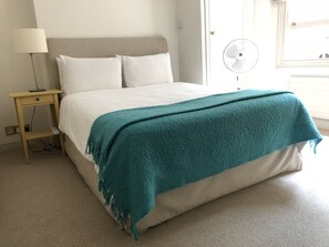 2 bedrooms, iron/ironing board, travel crib, free WiFi - LOCATION LOCATION LOCATION - Prime central London ZONE 1 (London)