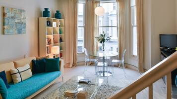 Smart-TV, DVD-Player, Bücher, Videothek