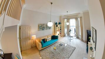 TV connectée, lecteur de DVD, livres, vidéothÚque