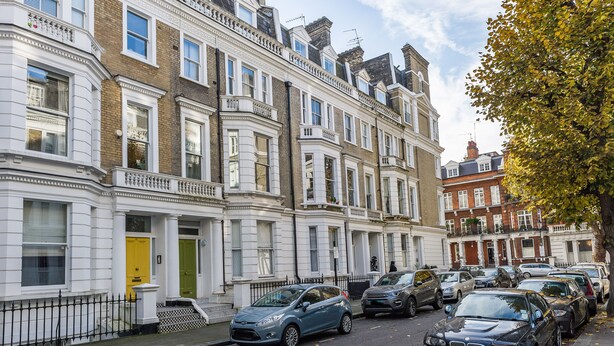 A row of terraced houses with a narrow street in between. - LOCATION LOCATION LOCATION - Prime central London ZONE 1 (London)