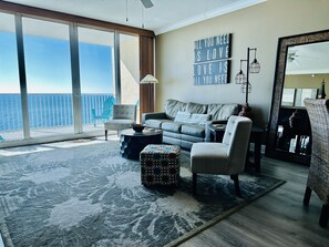 TV connectée, livres, écrans d'ordinateur, imprimantes